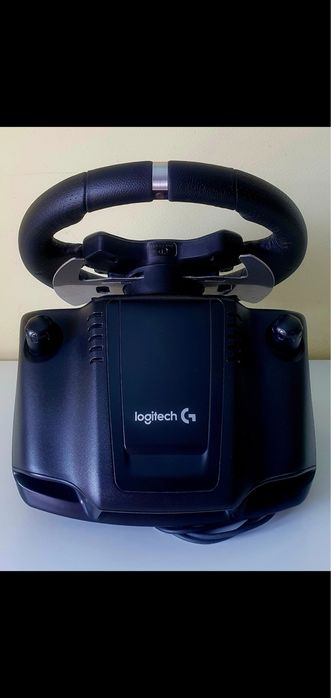 Vând volan Logitech Driving Force G29.