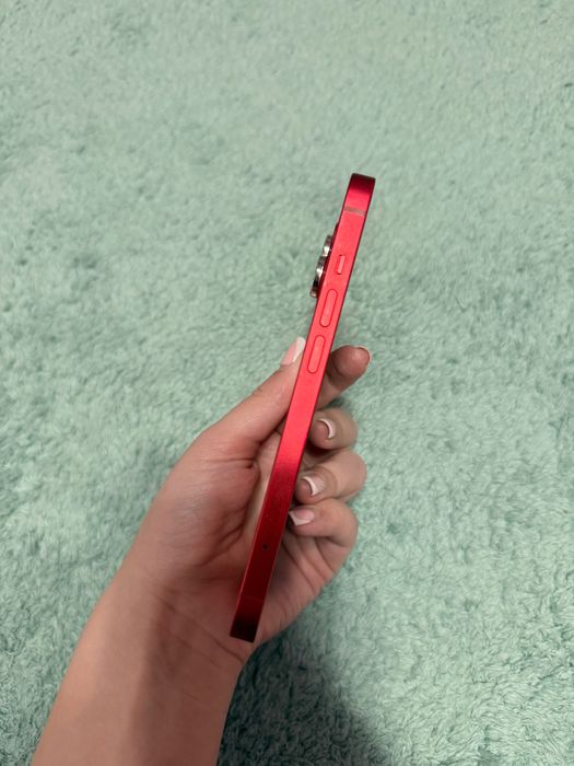 IPhone 14 product red