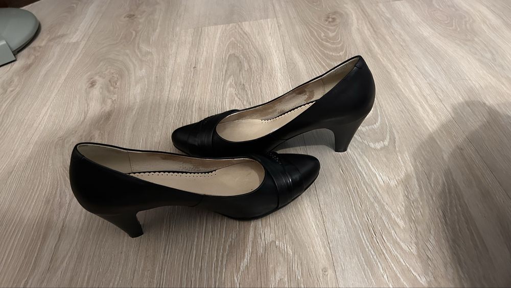 Туфли,  босоножки, шлепки 37-38 размер