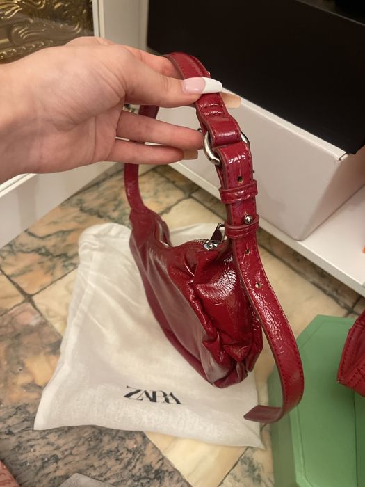 Лачено червена чанта от Zara