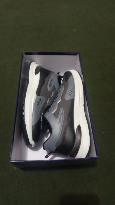 Две кросовки по цене одной