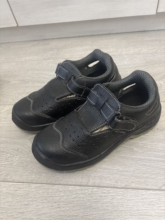 Сандалии рабочие с усиленным подноском.