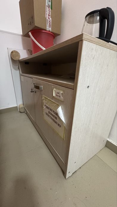 Шкафы витриный для аптеки и магазина