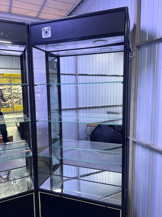 Витрина стеклянная для товара
