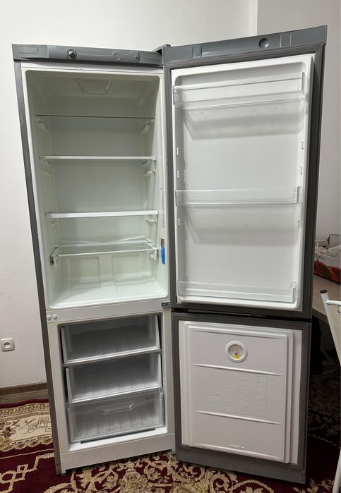 Холодильник Indesit