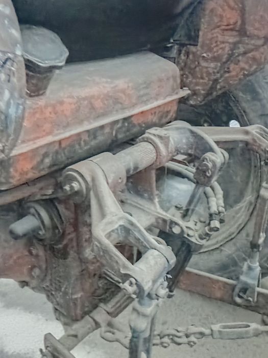 Traktor T 28 sotiladi