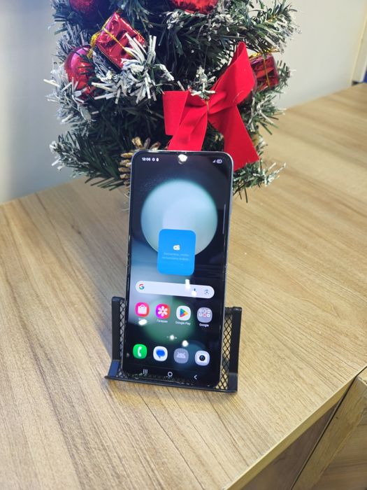 Samsung Galaxy Z Flip 5 256GB Light Green