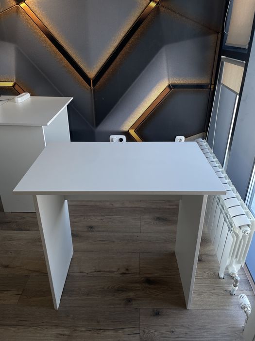 Продаётся стол для рабочего места.