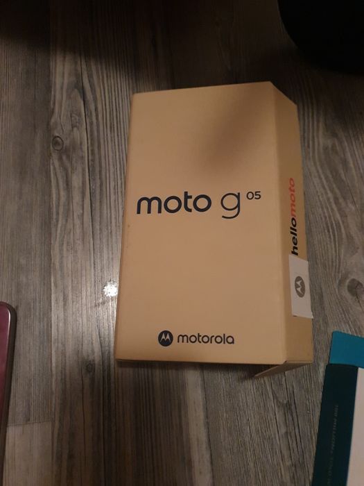 Моторола g 05 + безжични слушалки