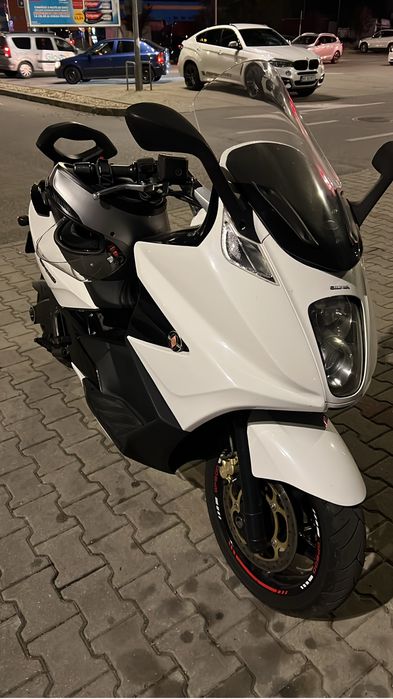 Vand scuter Gilera GP 800