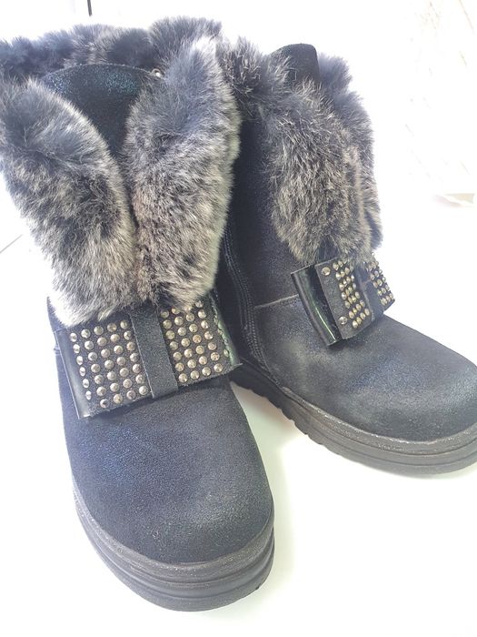 Продам зимние сапожки на девочку