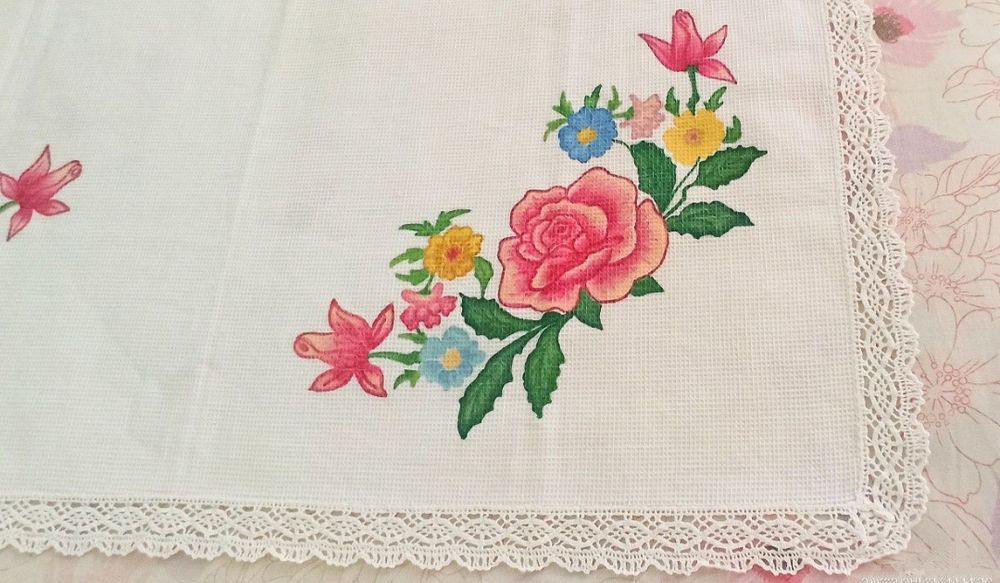 Покривки за маса,с бродерии