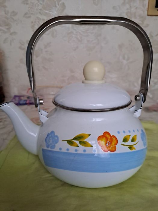 Чайник. Новый эмалированный,на 1,5 литра