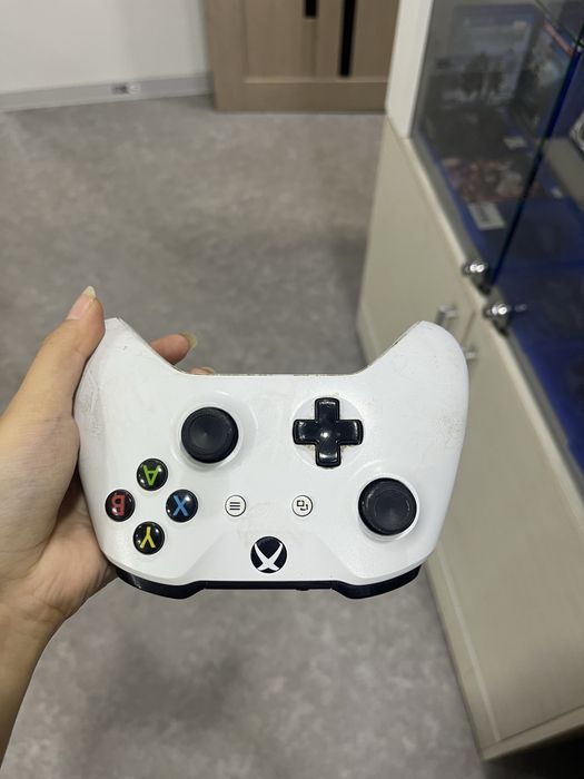 Xbox One S 1TB в белом цвете