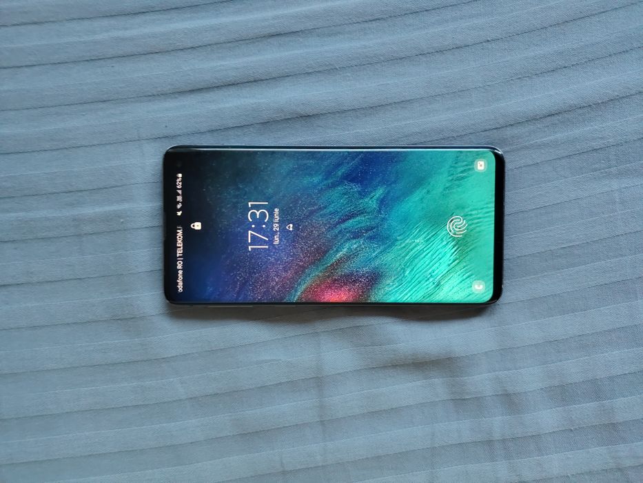 Vând Samsung s10 in stare f buna
