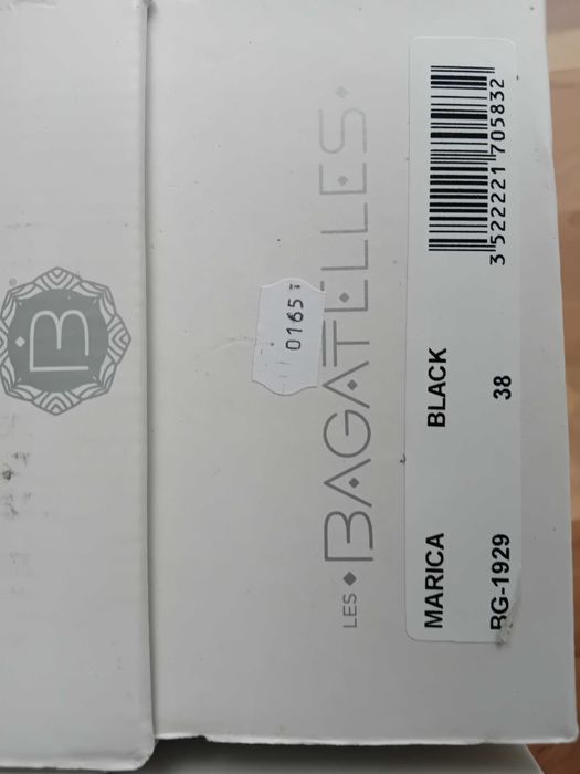 Les Bagatelles Нови сандали и чехли N38