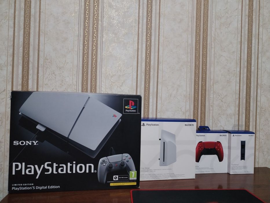 Playstation 5 slim Limited Edition 30th Anniversary Edition