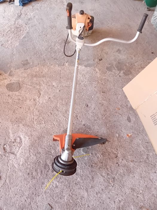 Coasa de tuns iarba  pe benzina in stare buna de funcționare fs 260 c