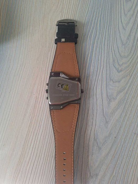 Часы стильные модные