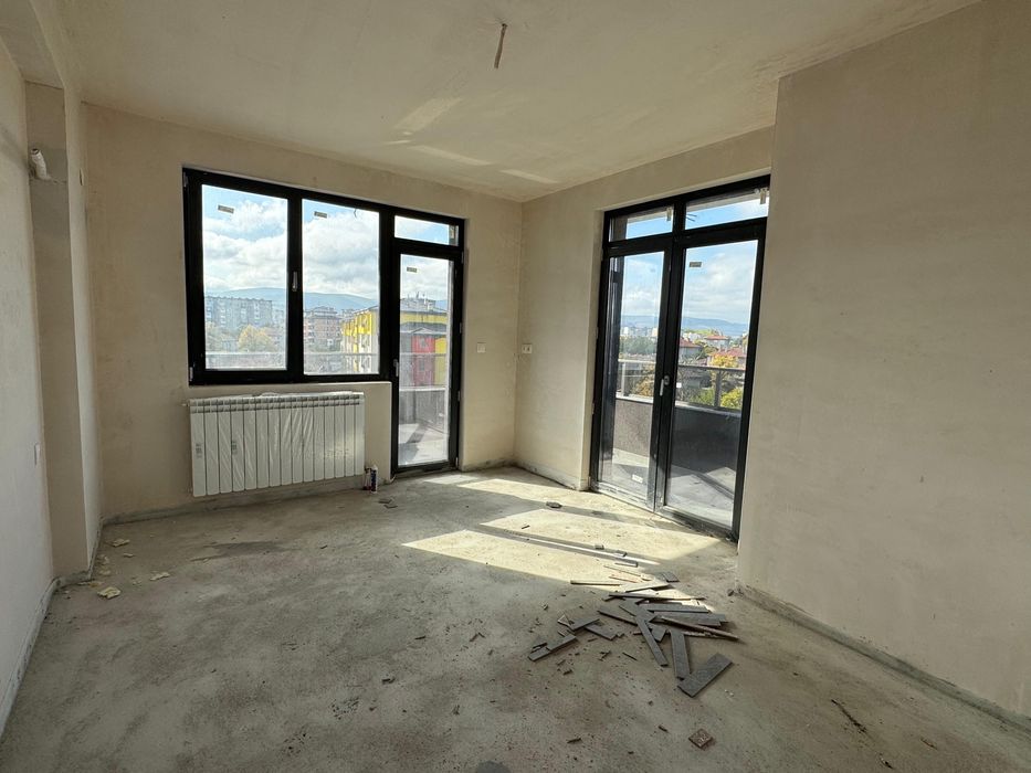 Тристаен Газифициран Апартамент Ново Строителство , Широк Център