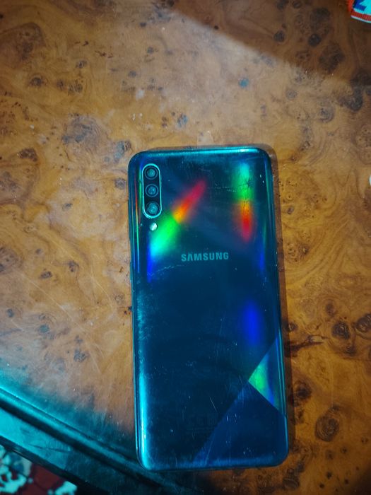 Telefonlar sotiladi yaxshi ishlaydi