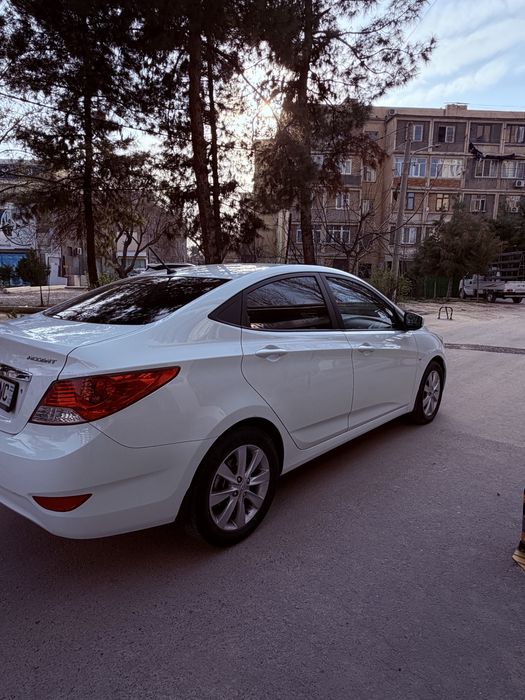 Hyundai Accsent 2011