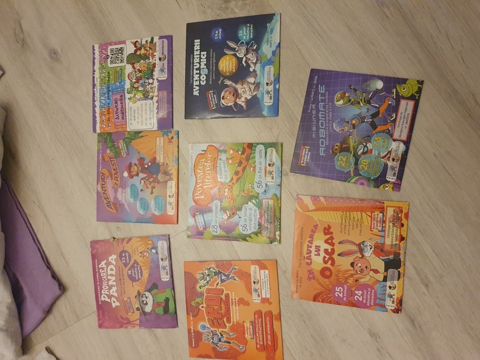 Lot haine fetiță 8-10 ani + 8 CD cadou