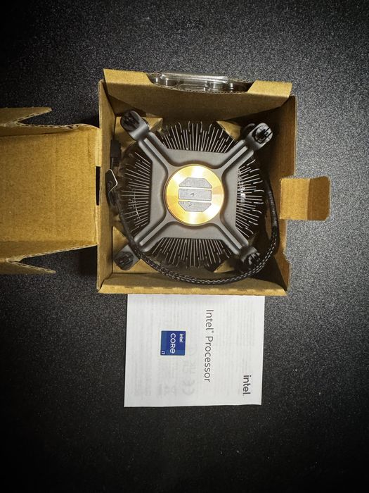 Intel i7 stock охлаждане за процесор LGA1700 – чисто ново