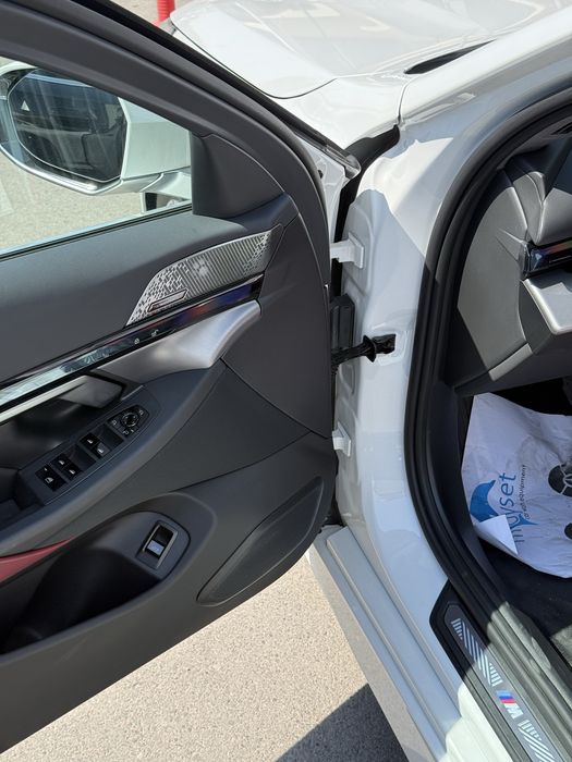 Bmw i5 40l 2025-Yil 713km Qimmat body kit kraska tozza Probeg oziniki