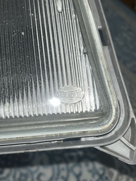 Стекла фар от W124