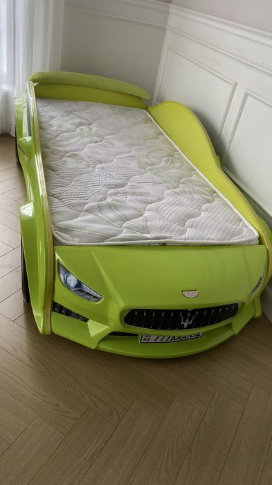 Кровать машина детская