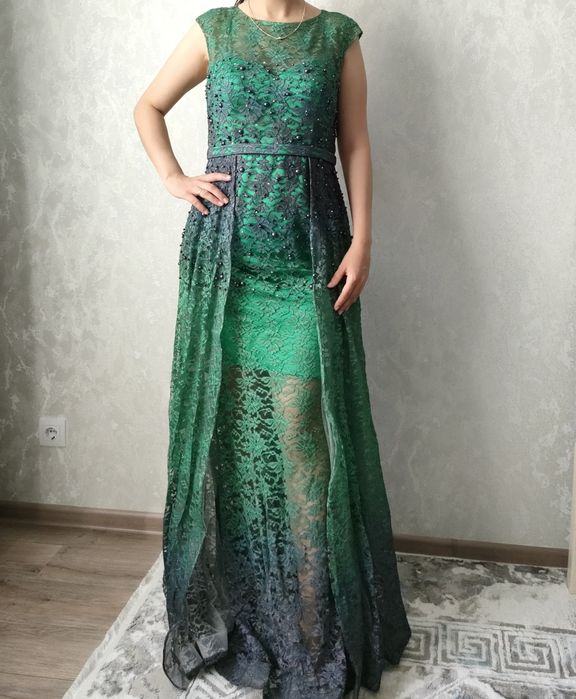 Продам женские платья