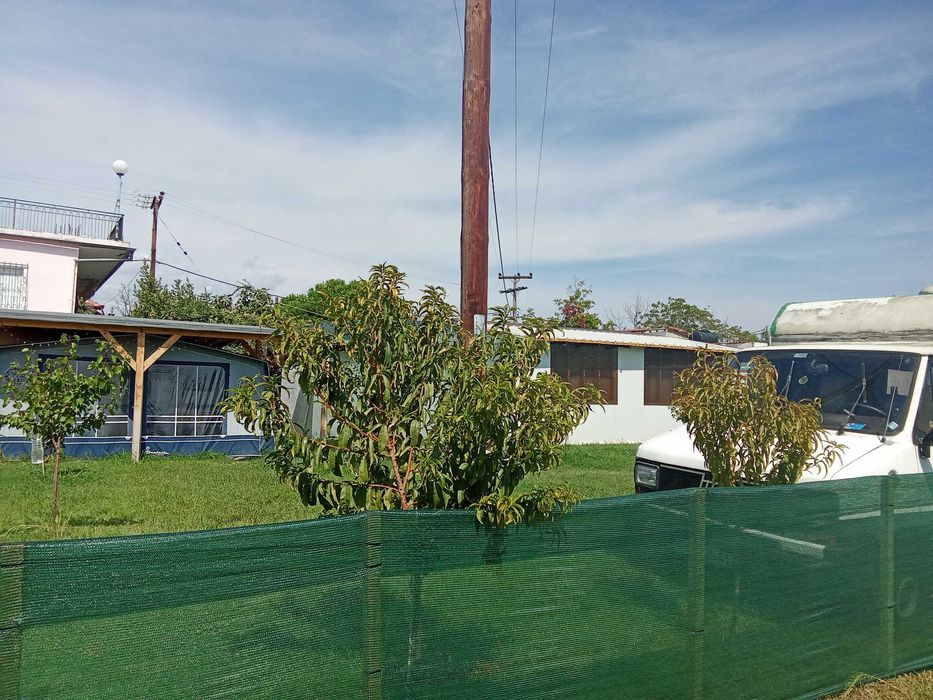 Място за каравана в Кариани с ток и вода. 100 м. жт брега- 1500 евро/г