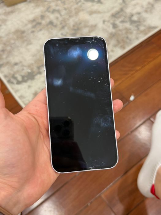 iPhone 14 в хорошем состоянии