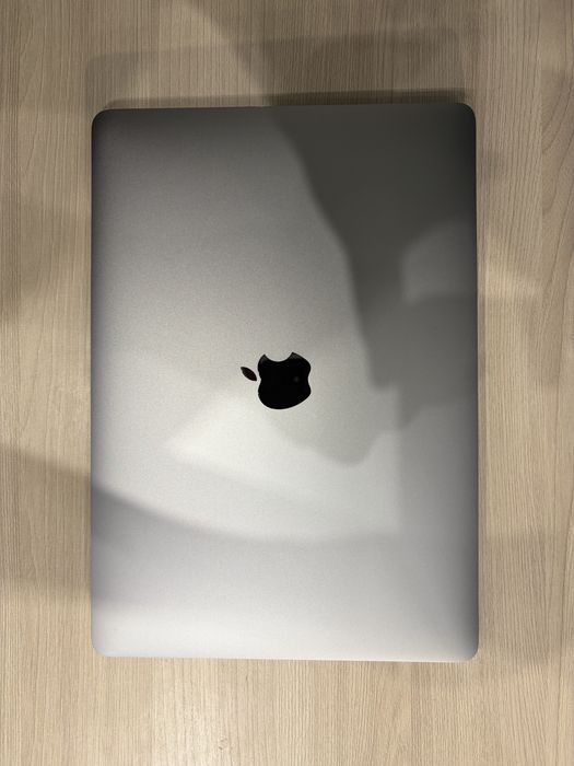 MacBook M1 2020 8/256