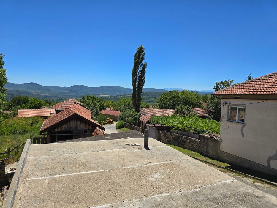 Реновирана къща  с гледка   в с. Гостилица / област Габрово