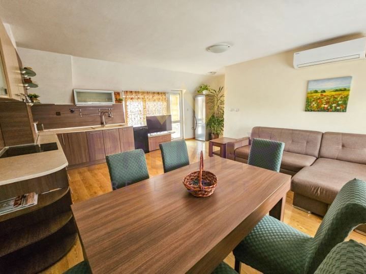 Дава се под наем Тристаен апартамент в Варна, Лятно кино Тракия - 93 кв.м за 716 € - Снимка #1