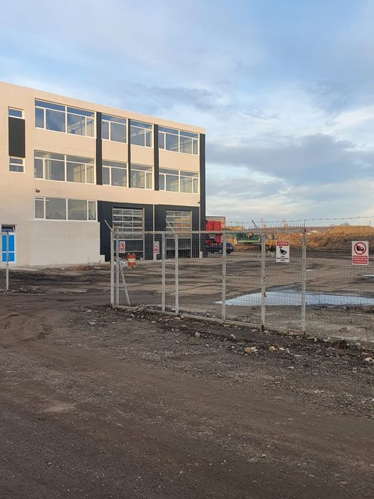 Inchiriez hala 2 intrari 220mp