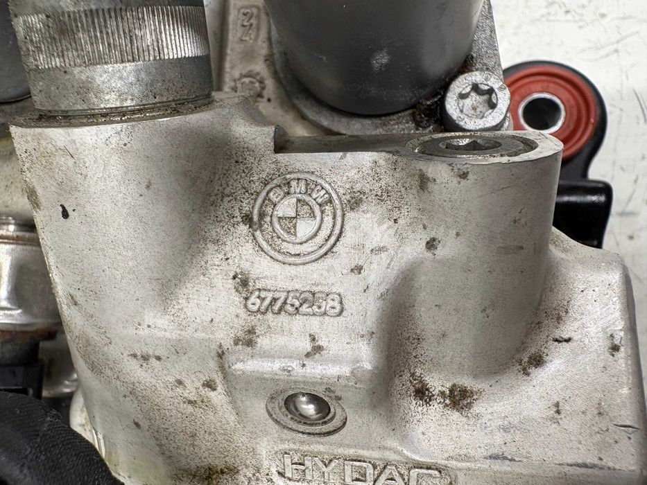 Помпа хидравлично окачване / Клапан блок динамик драйв БМВ Ф07 Ф10 Ф06