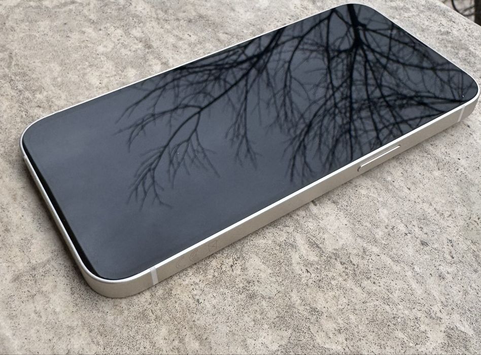 IPHONE 14 много запазен