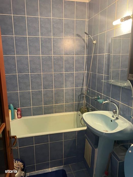 De vânzare apartament 2 camere zona Decebal ( piața )