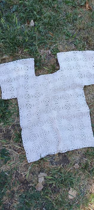 Продавам плетен на ръка женски комплект