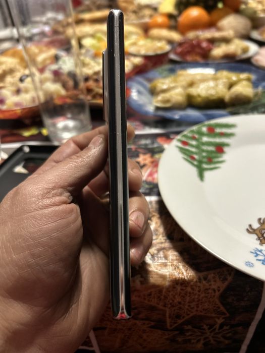 Продавам Sharp Aquos R6 128gb