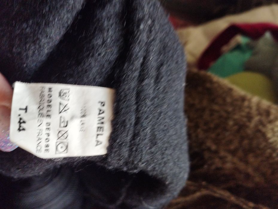 Vând 2 sfetere  mărimea 44 și 48