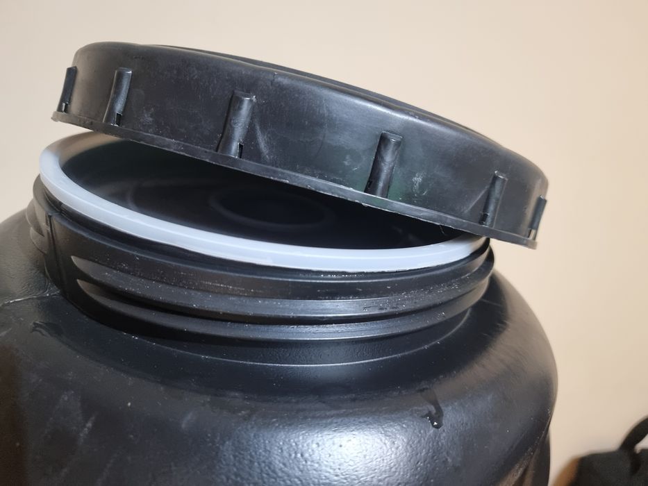 Бидони 60л. Двоен капак.