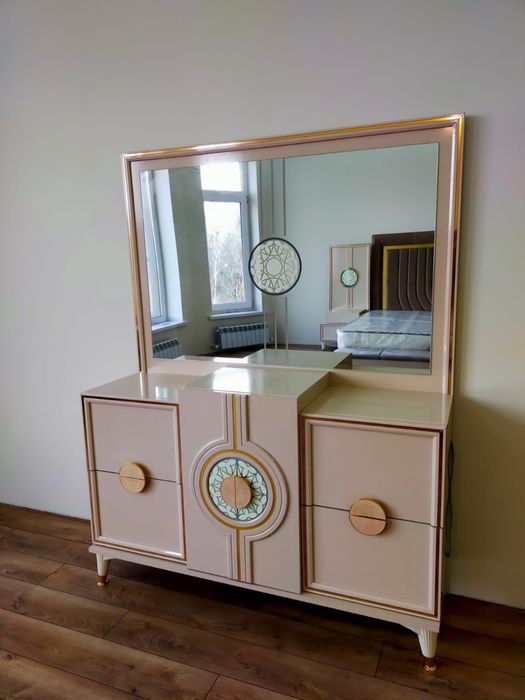 Продаётся спальный гарнитур