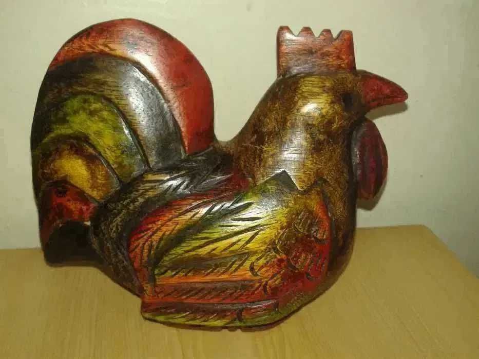 Cocos decorativ sculptat si vopsit manual