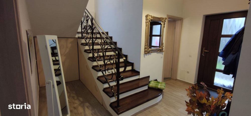 Casă tip duplex in zona linistita, acces usor catre oras
