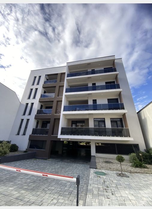 Apartament 3 camere,2 băi în Bloc NOU !!