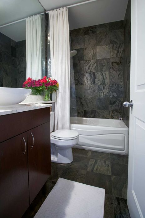 Продава се Двустаен апартамент в София, Толстой - 65 кв.м за 2693 €/кв.м - Снимка #2